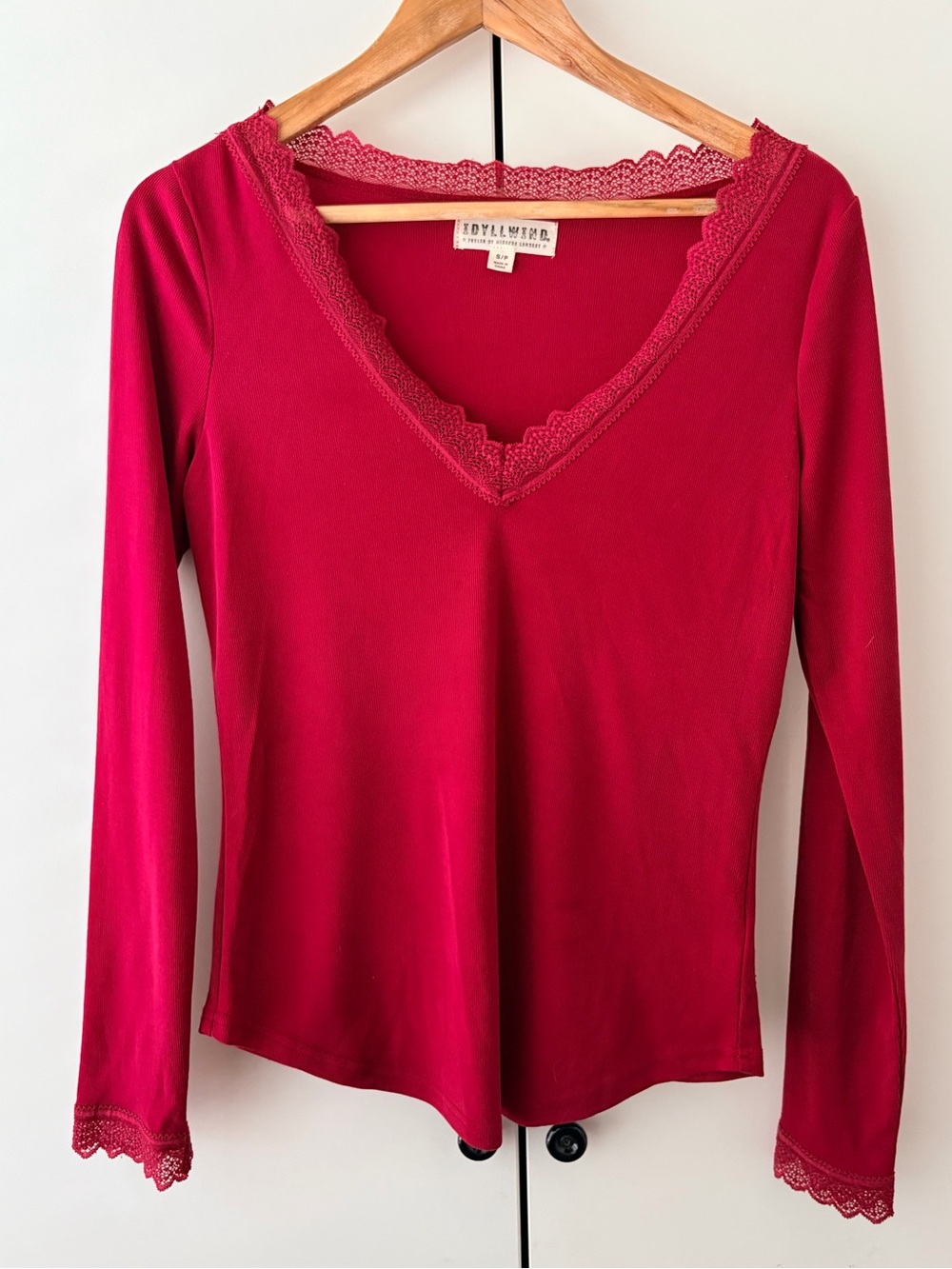 Idyllwind Long Sleeve V-Neck Top in Deep Raspberry